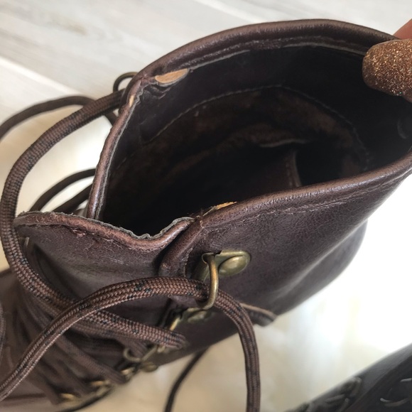 Bamboo Harper Lace-up Platform Ankle Boots - Picture 5 of 8